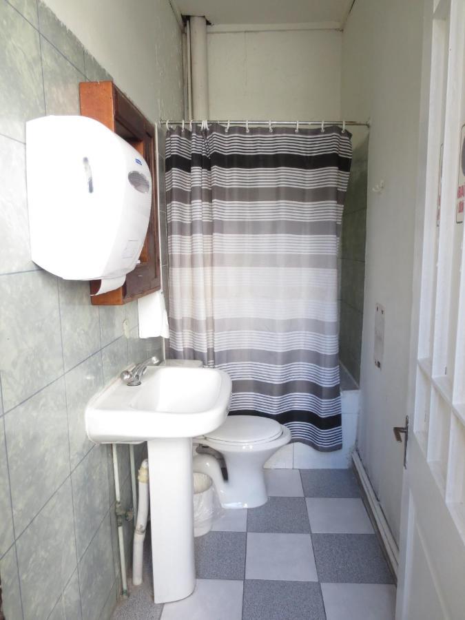 Hostal Plaza Londres 77 سانتياغو المظهر الخارجي الصورة