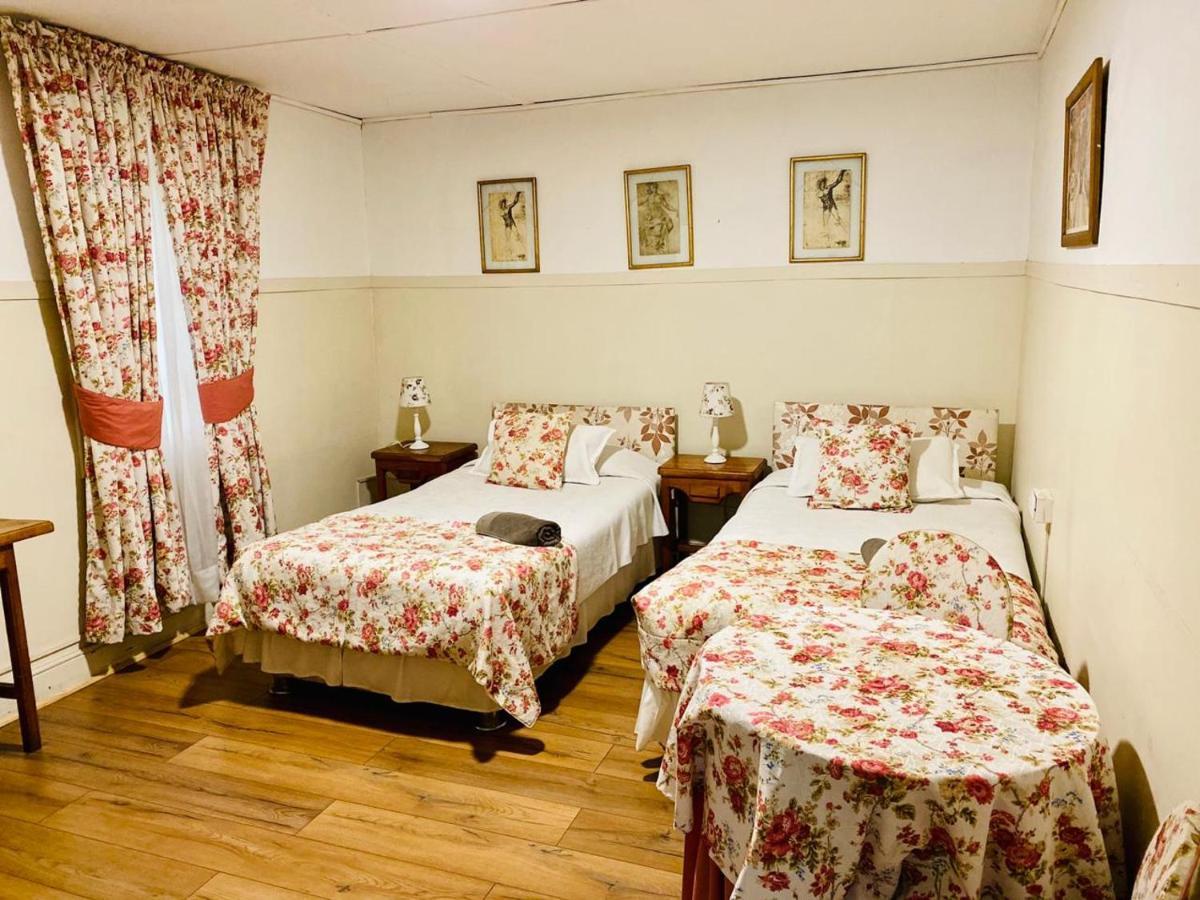Hostal Plaza Londres 77 سانتياغو المظهر الخارجي الصورة