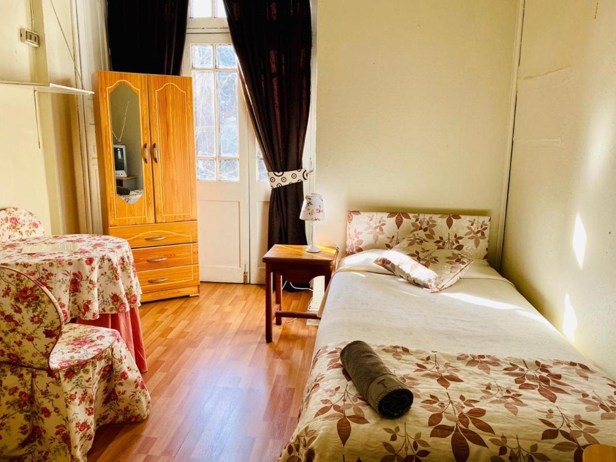 Hostal Plaza Londres 77 سانتياغو المظهر الخارجي الصورة