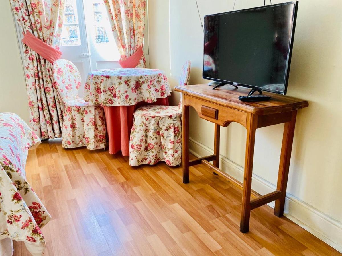 Hostal Plaza Londres 77 سانتياغو المظهر الخارجي الصورة